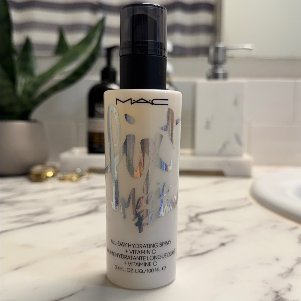 NWT MAC Fix+ Magic Radiance All-Day Hydrating Spray 3.4 FL OZ / 100 ML
